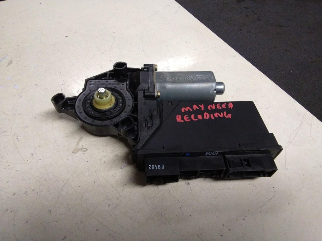 AUDI A4 B6 PASSENGER (N/S) REAR WINDOW MOTOR 8E0959801A