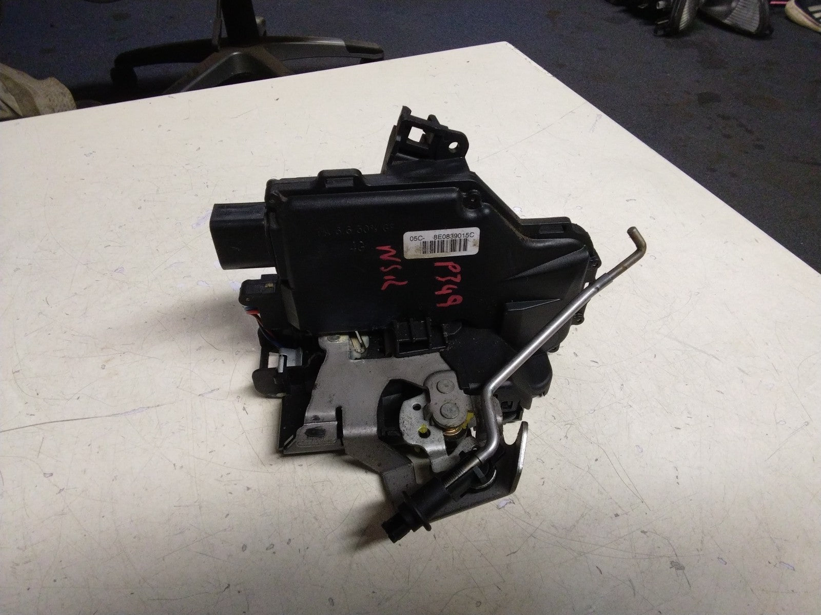 AUDI A4 B6 PASSENGER (N/S) REAR DOOR LOCK AND ACTUATOR 8E0839015C