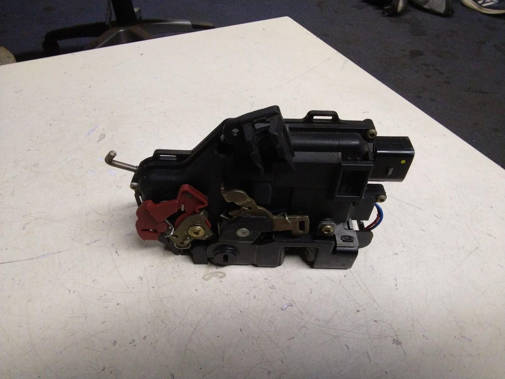 AUDI A4 B6 PASSENGER (N/S) REAR DOOR LOCK AND ACTUATOR 8E0839015C
