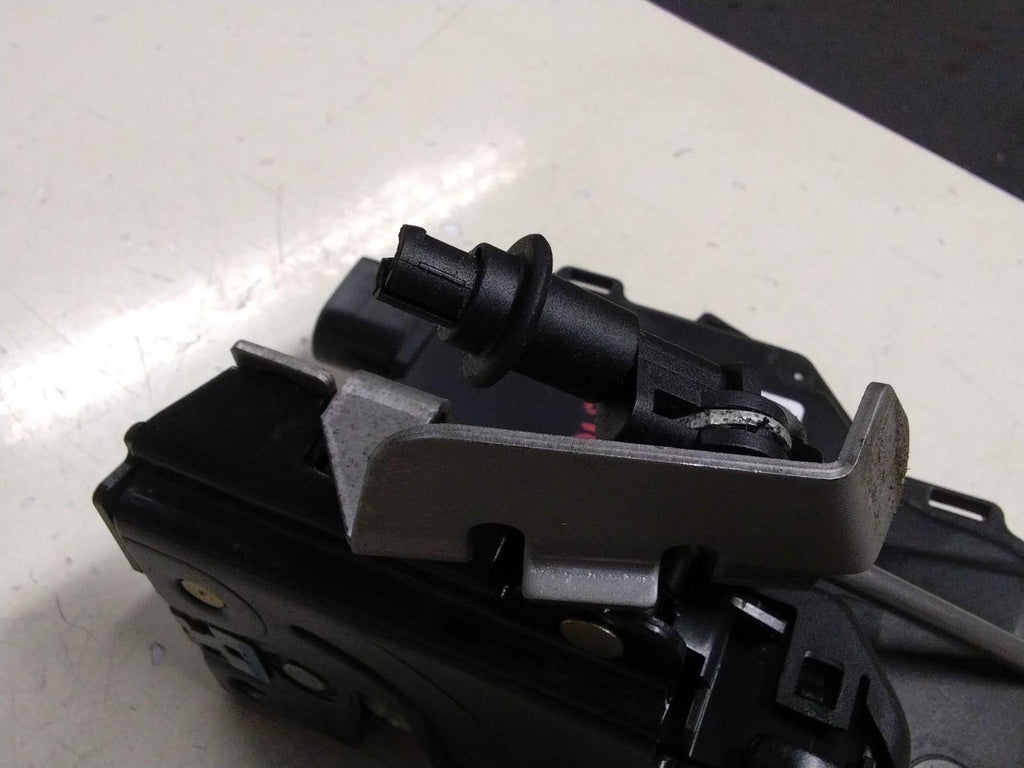 AUDI A4 B6 PASSENGER (N/S) REAR DOOR LOCK AND ACTUATOR 8E0839015C
