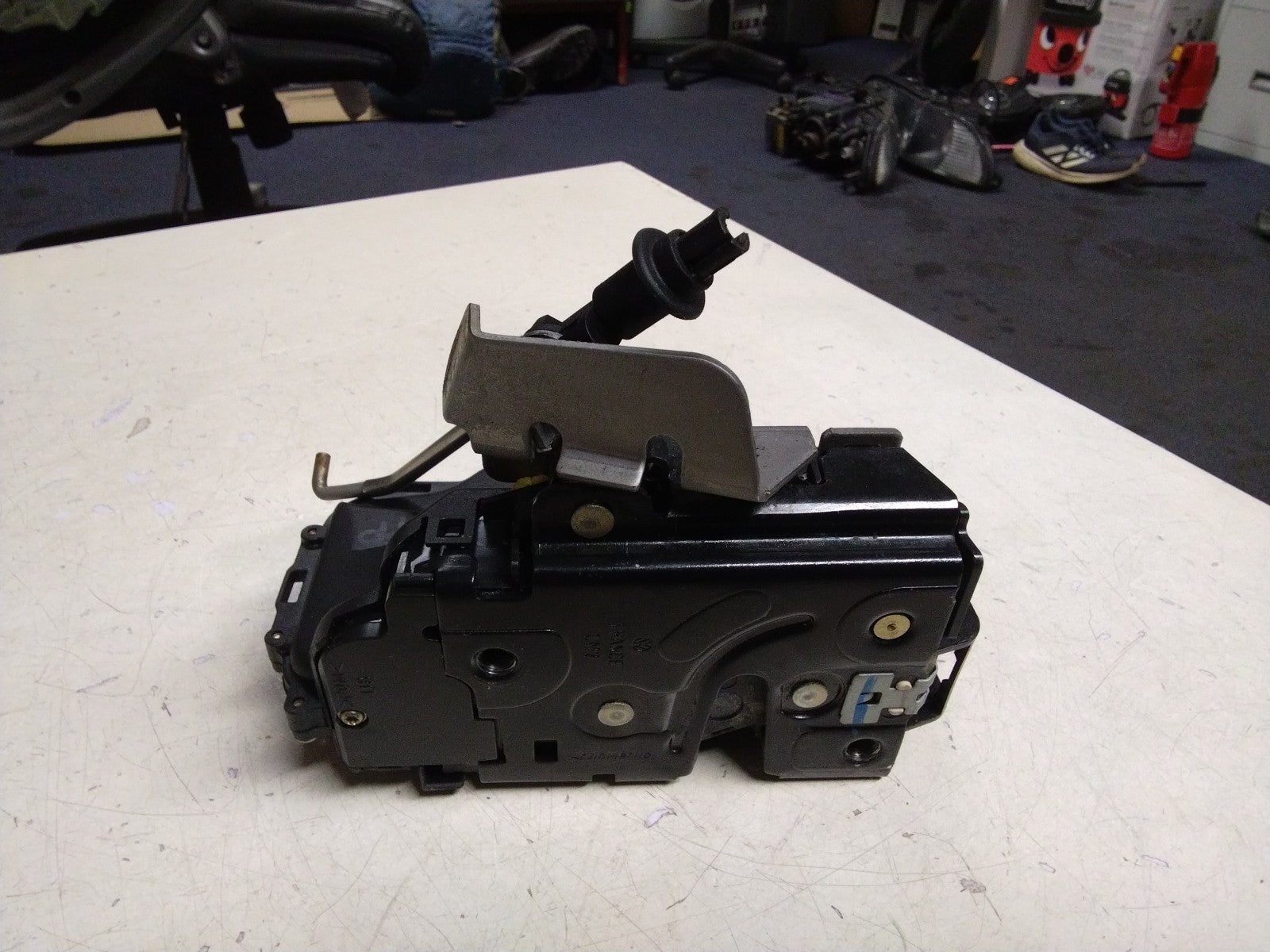 AUDI A4 B6 DRIVERS (O/S) REAR DOOR LOCK AND ACTUATOR 8E0839016C