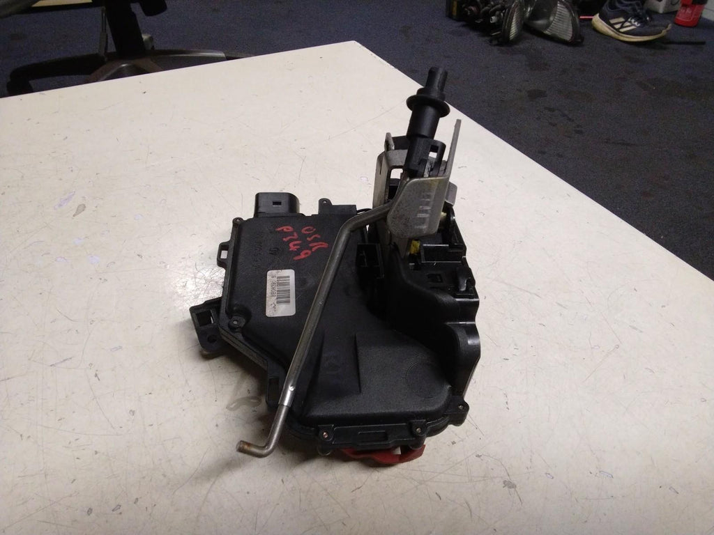 AUDI A4 B6 DRIVERS (O/S) REAR DOOR LOCK AND ACTUATOR 8E0839016C