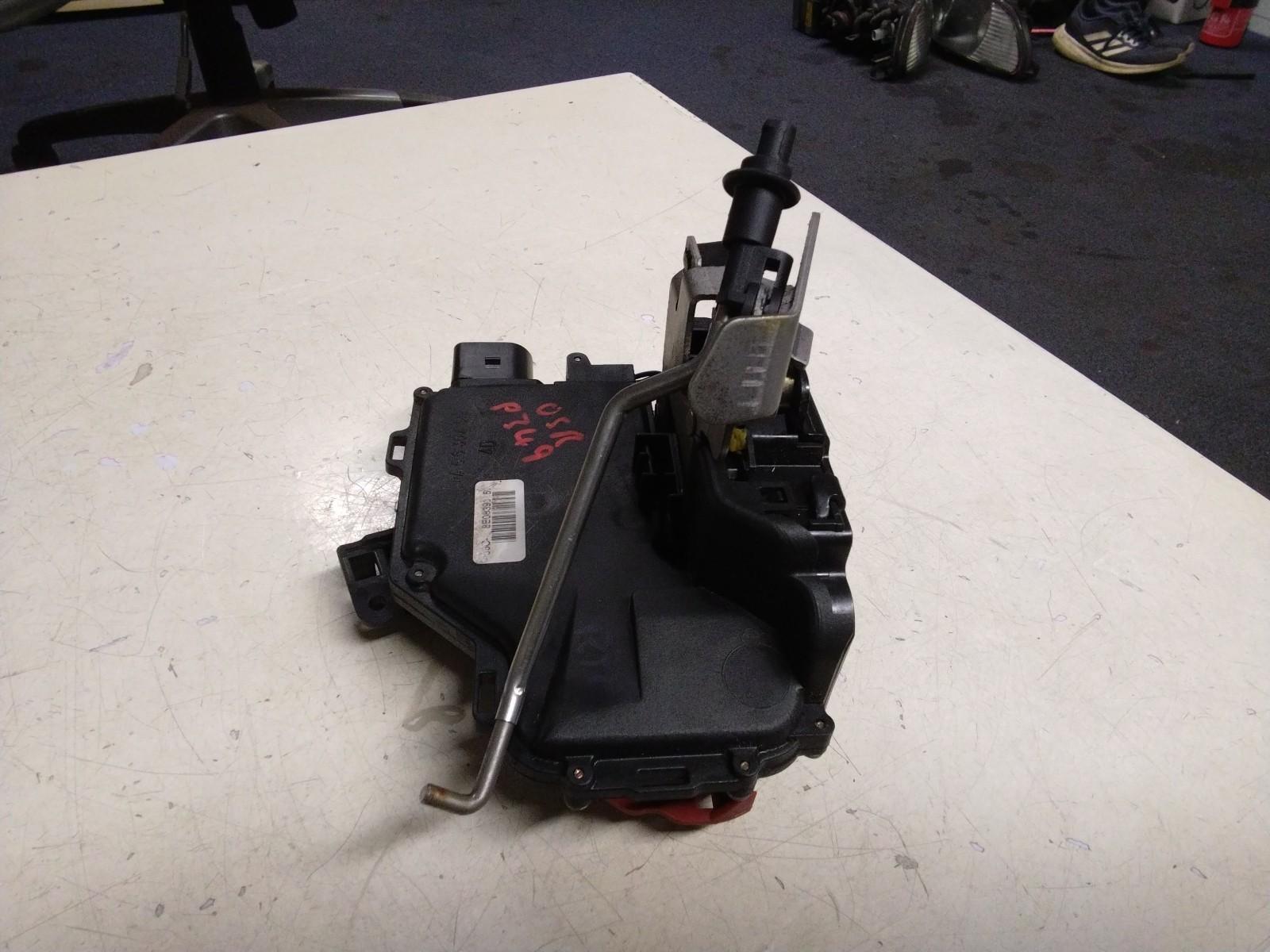AUDI A4 B6 DRIVERS (O/S) REAR DOOR LOCK AND ACTUATOR 8E0839016C