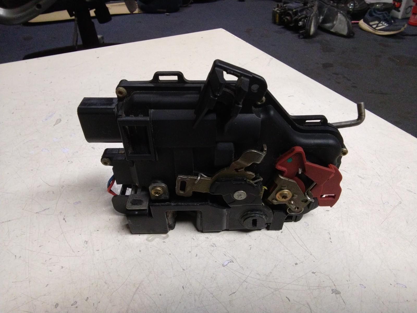 AUDI A4 B6 DRIVERS (O/S) REAR DOOR LOCK AND ACTUATOR 8E0839016C