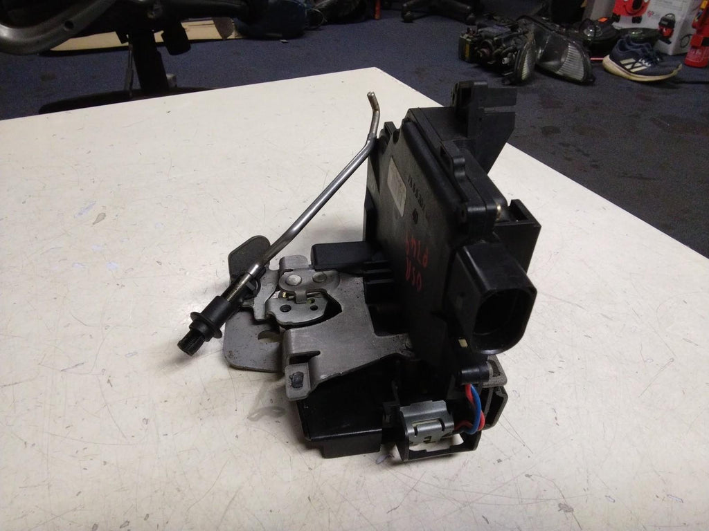 AUDI A4 B6 DRIVERS (O/S) REAR DOOR LOCK AND ACTUATOR 8E0839016C