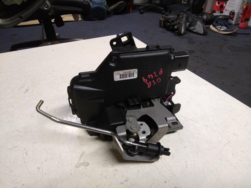 AUDI A4 B6 DRIVERS (O/S) REAR DOOR LOCK AND ACTUATOR 8E0839016C