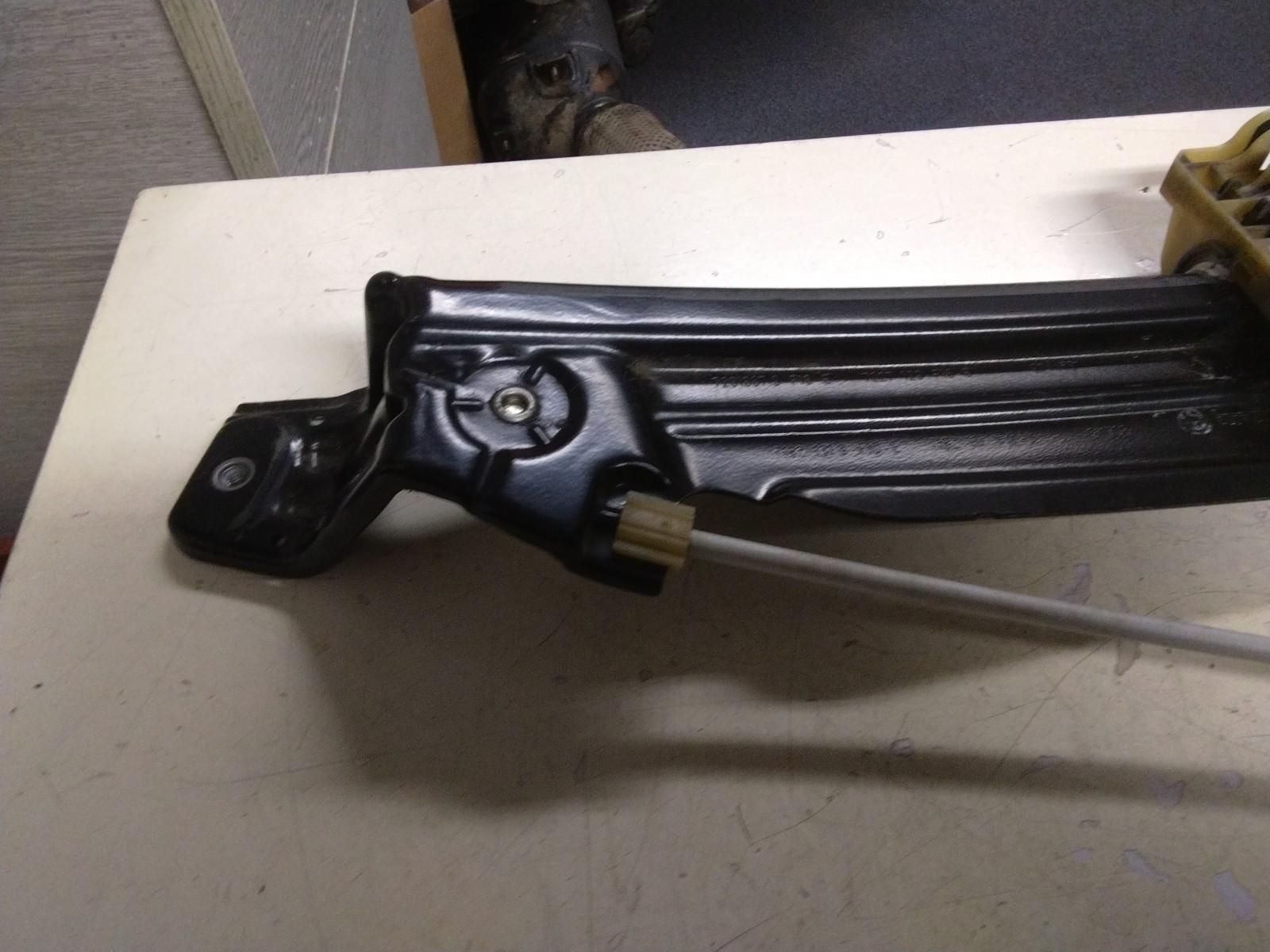 BMW F11, F10 5 SERIES PASSENGER (N/S) WINDOW REGULATOR AND MOTOR 7182111