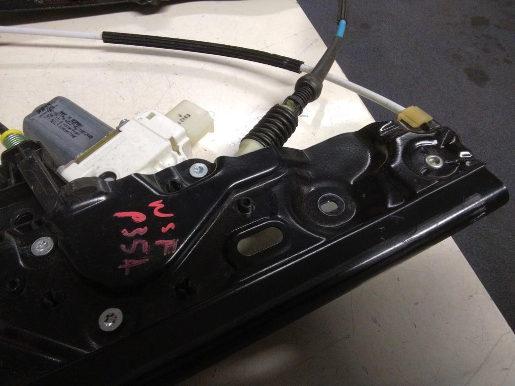 BMW F11, F10 5 SERIES PASSENGER (N/S) WINDOW REGULATOR AND MOTOR 7182111