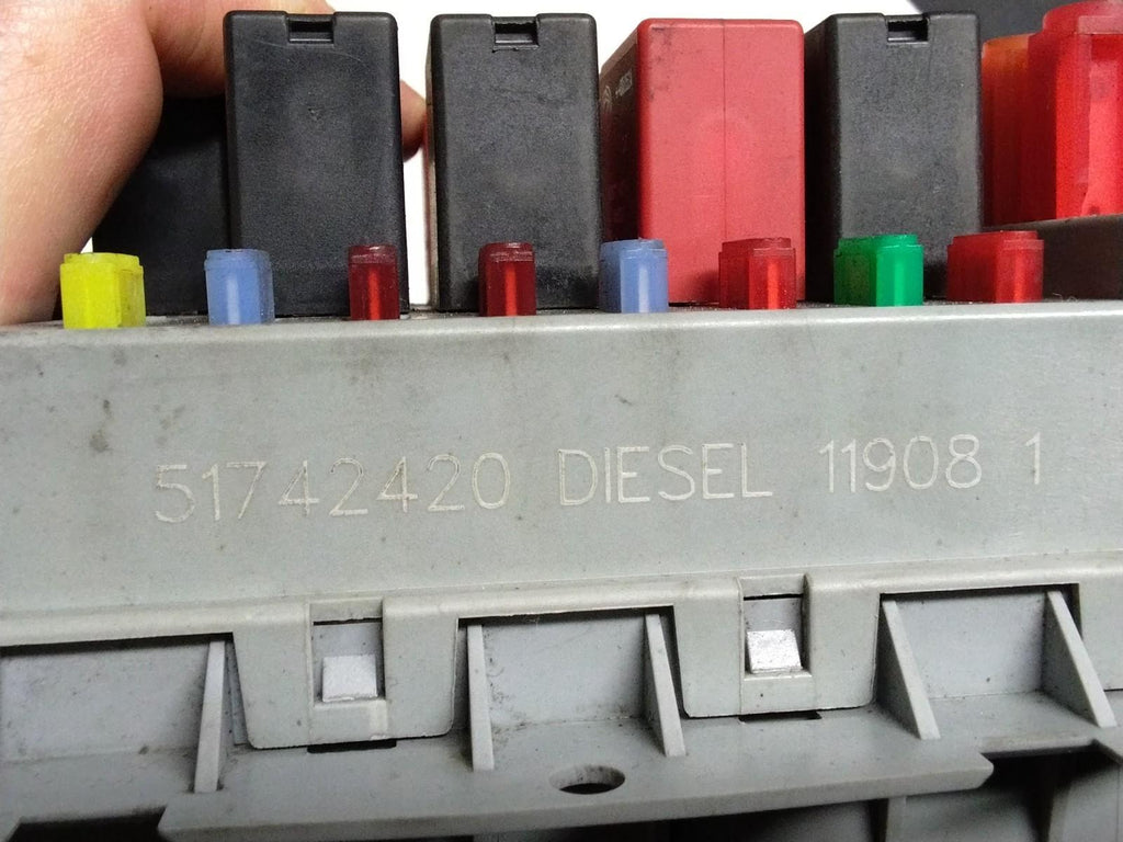 ALFA ROMEO GT DIESEL FUSE BOX WITH FUSES 51742420