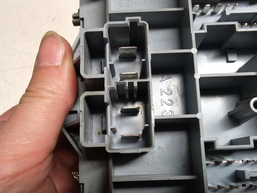 ALFA ROMEO GT DIESEL FUSE BOX WITH FUSES 51742420