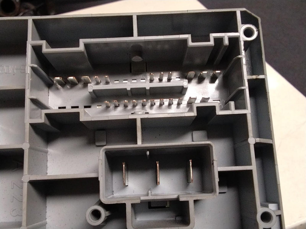 ALFA ROMEO GT DIESEL FUSE BOX WITH FUSES 51742420