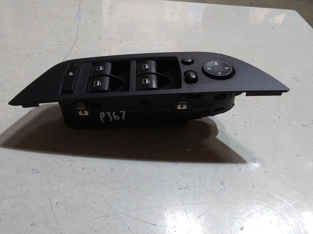 BMW E84 X1 DRIVERS (O/S) WINDOW LIFTER AND MIRROR SWITCHES 9216049
