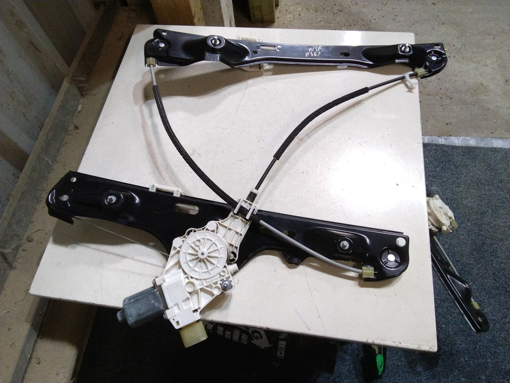 BMW E84 X1 PASSENGER (N/S) FRONT WINDOW REGULATOR AND MOTOR 2990293