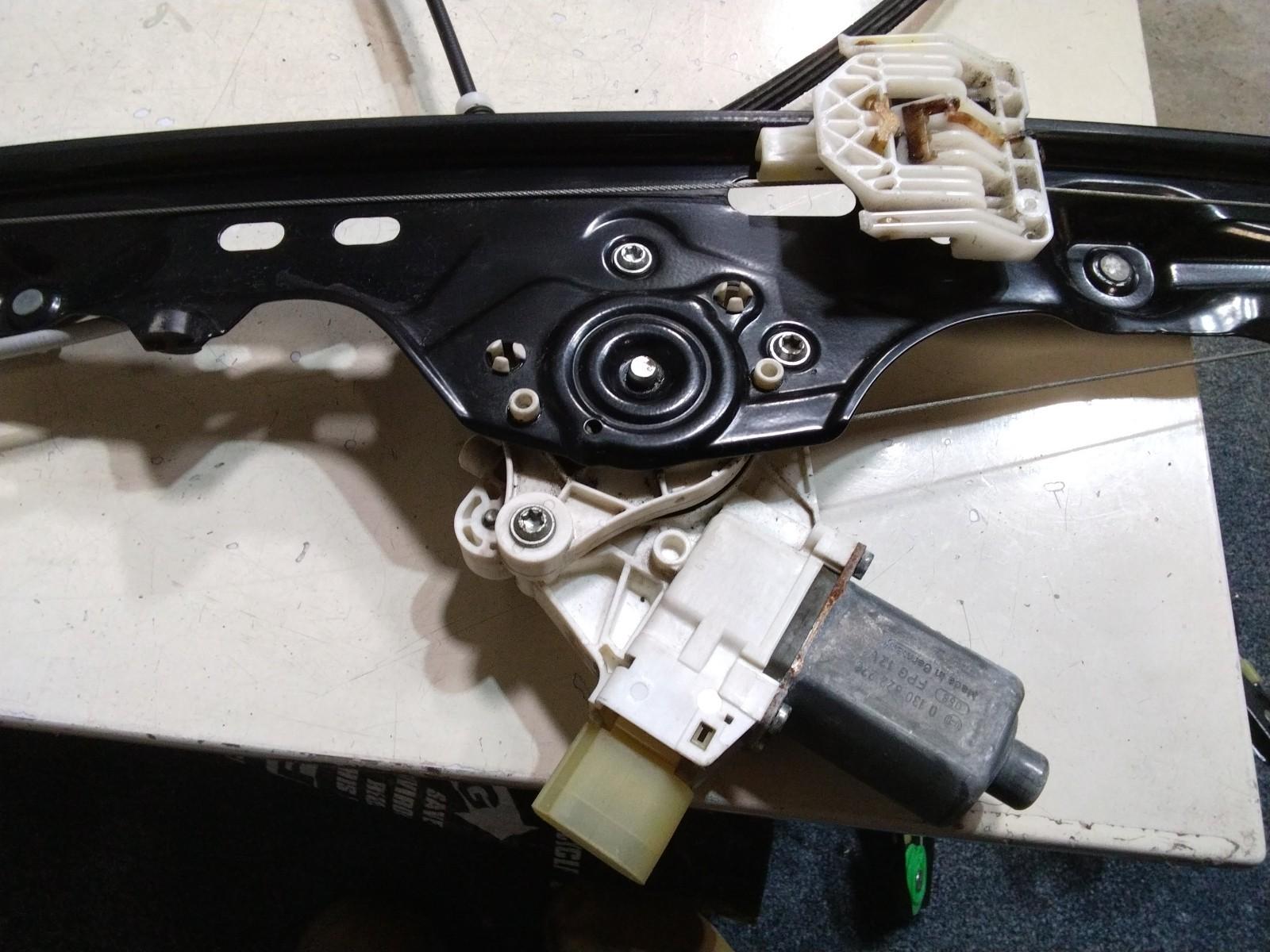 BMW E84 X1 PASSENGER (N/S) FRONT WINDOW REGULATOR AND MOTOR 2990293