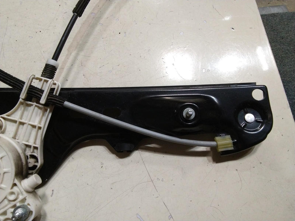 BMW E84 X1 PASSENGER (N/S) FRONT WINDOW REGULATOR AND MOTOR 2990293