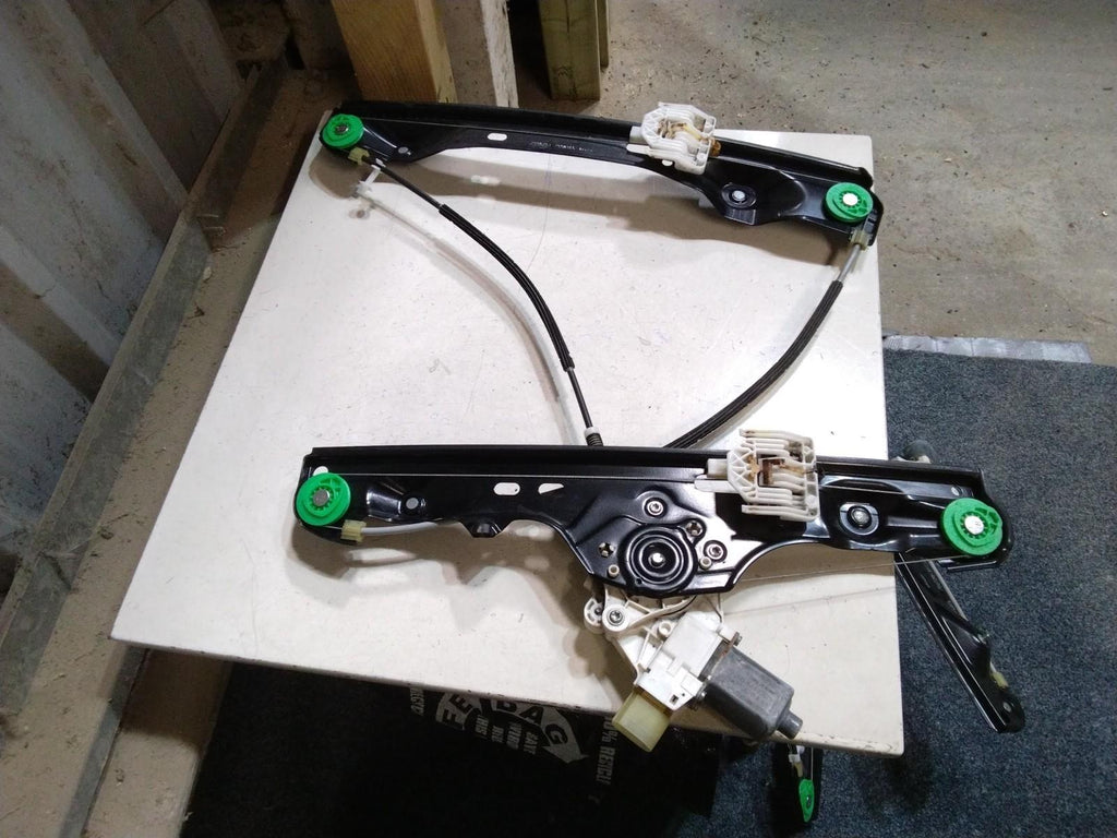 BMW E84 X1 PASSENGER (N/S) FRONT WINDOW REGULATOR AND MOTOR 2990293