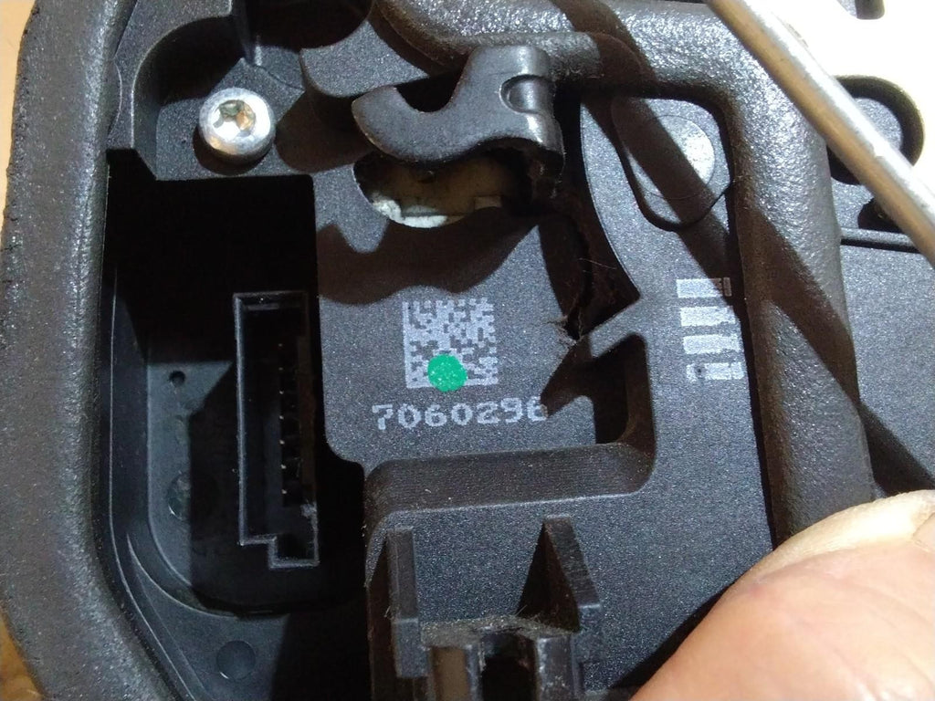 BMW E90 3 SERIES DRIVERS (O/S) REAR DOOR LOCK MECHANISM 7060296.