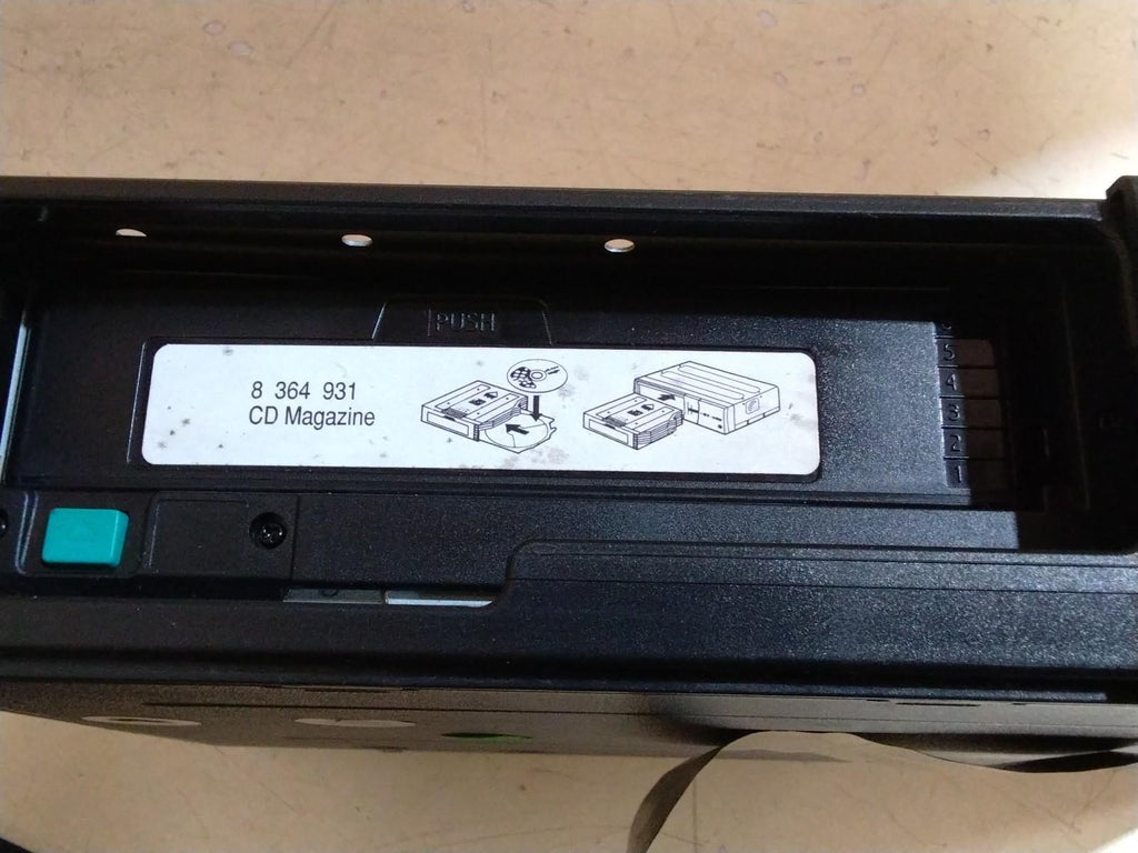 BMW E90 3 SERIES 6 DISC CD CHANGER WITH MAGAZINE 6964602