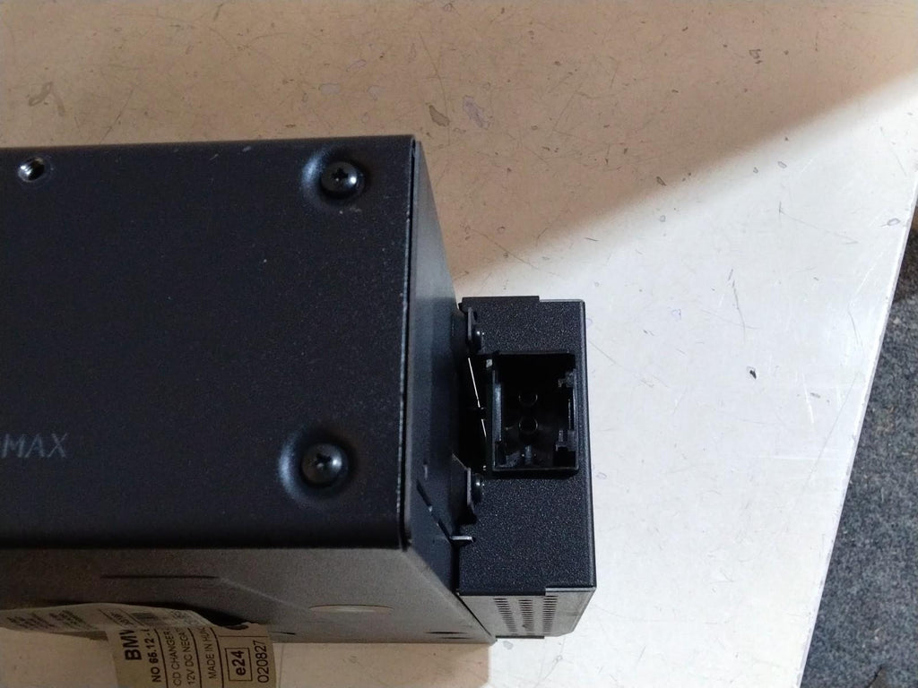 BMW E90 3 SERIES 6 DISC CD CHANGER WITH MAGAZINE 6964602