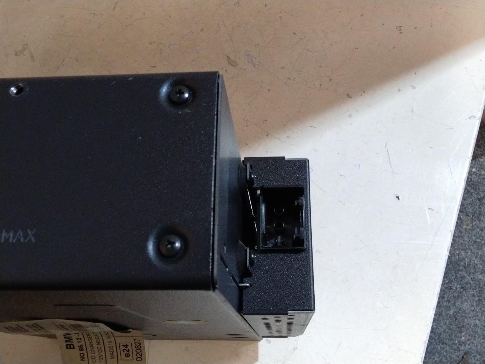 BMW E90 3 SERIES 6 DISC CD CHANGER WITH MAGAZINE 6964602