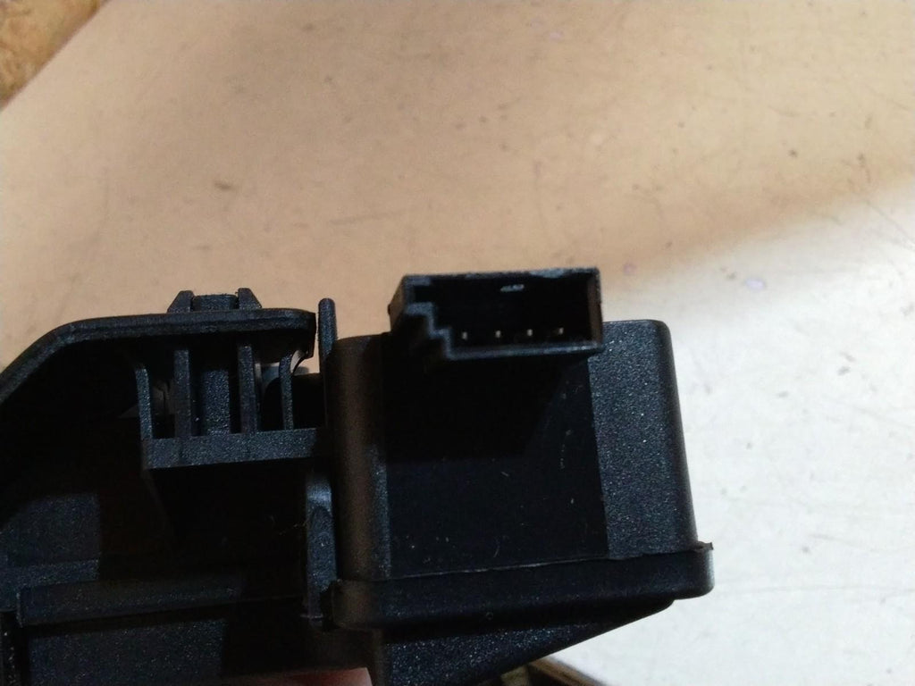 BMW E90 3 SERIES BOOT/TAILGATE LOCK MECHANISM #8196401