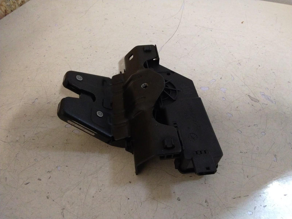 BMW E90 3 SERIES BOOT/TAILGATE LOCK MECHANISM #8196401