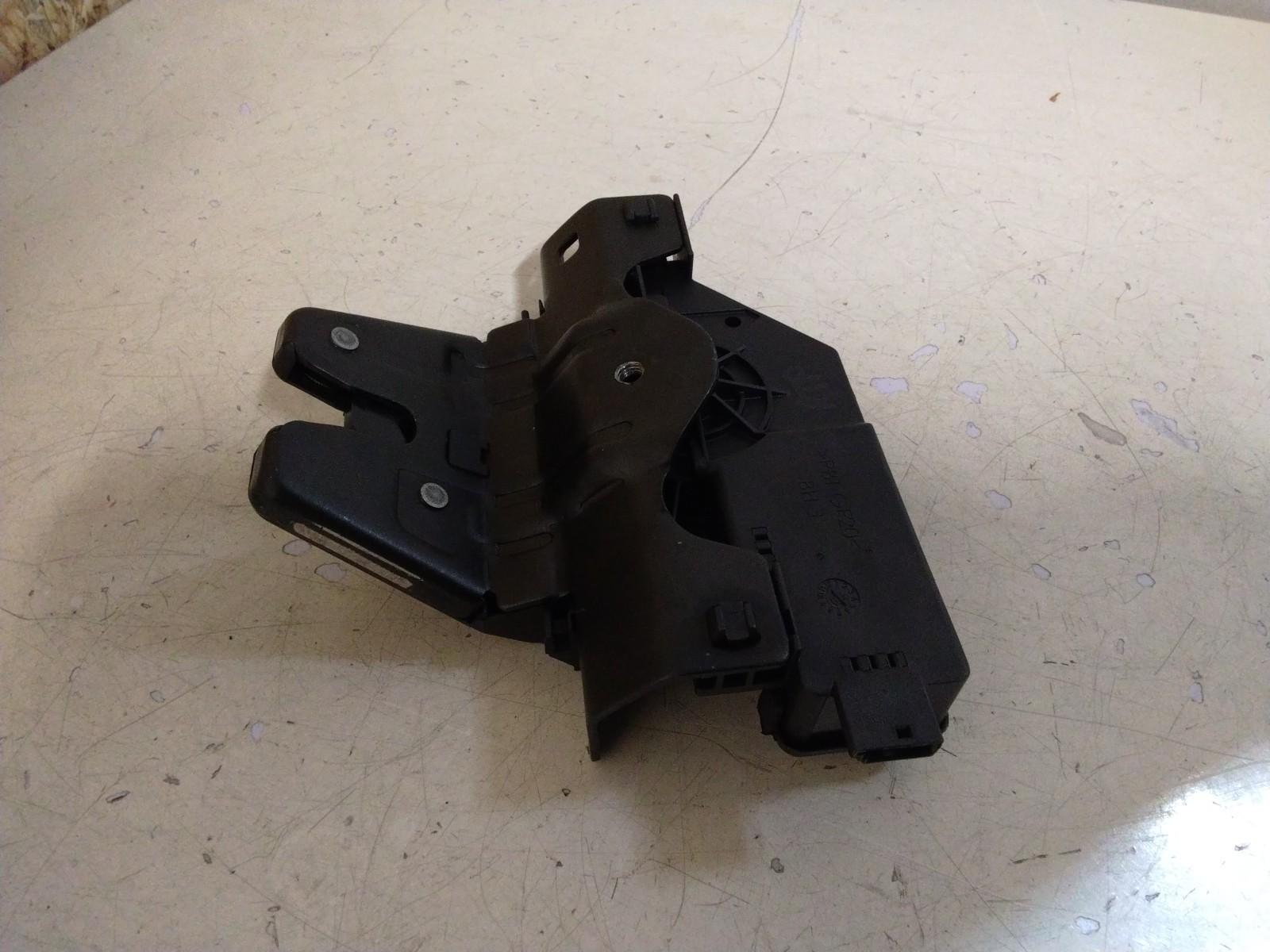 BMW E90 3 SERIES BOOT/TAILGATE LOCK MECHANISM #8196401