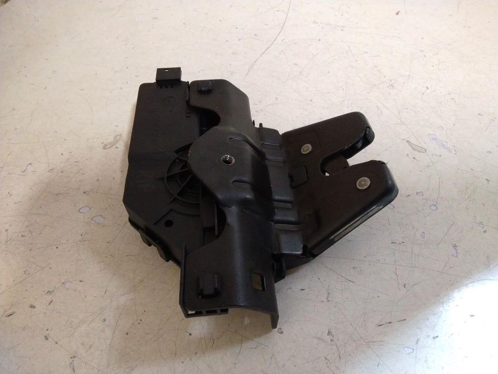 BMW E90 3 SERIES BOOT/TAILGATE LOCK MECHANISM #8196401
