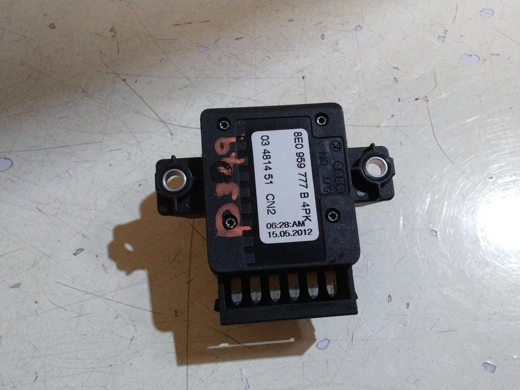 AUDI A4 DRIVERS (O/S) LUMBAR SUPPORT ADJUSTMENT SWITCH #8E0959777B