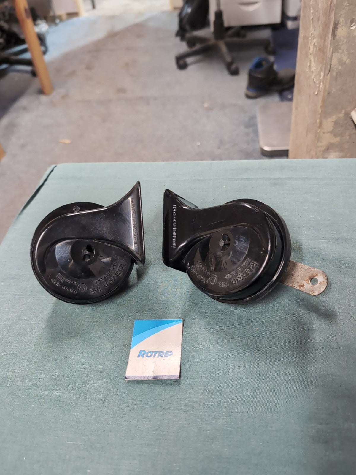 BMW E60/E61 5 Series Pair Of High & Low Tone Horns Klaxon #6935988/6935987