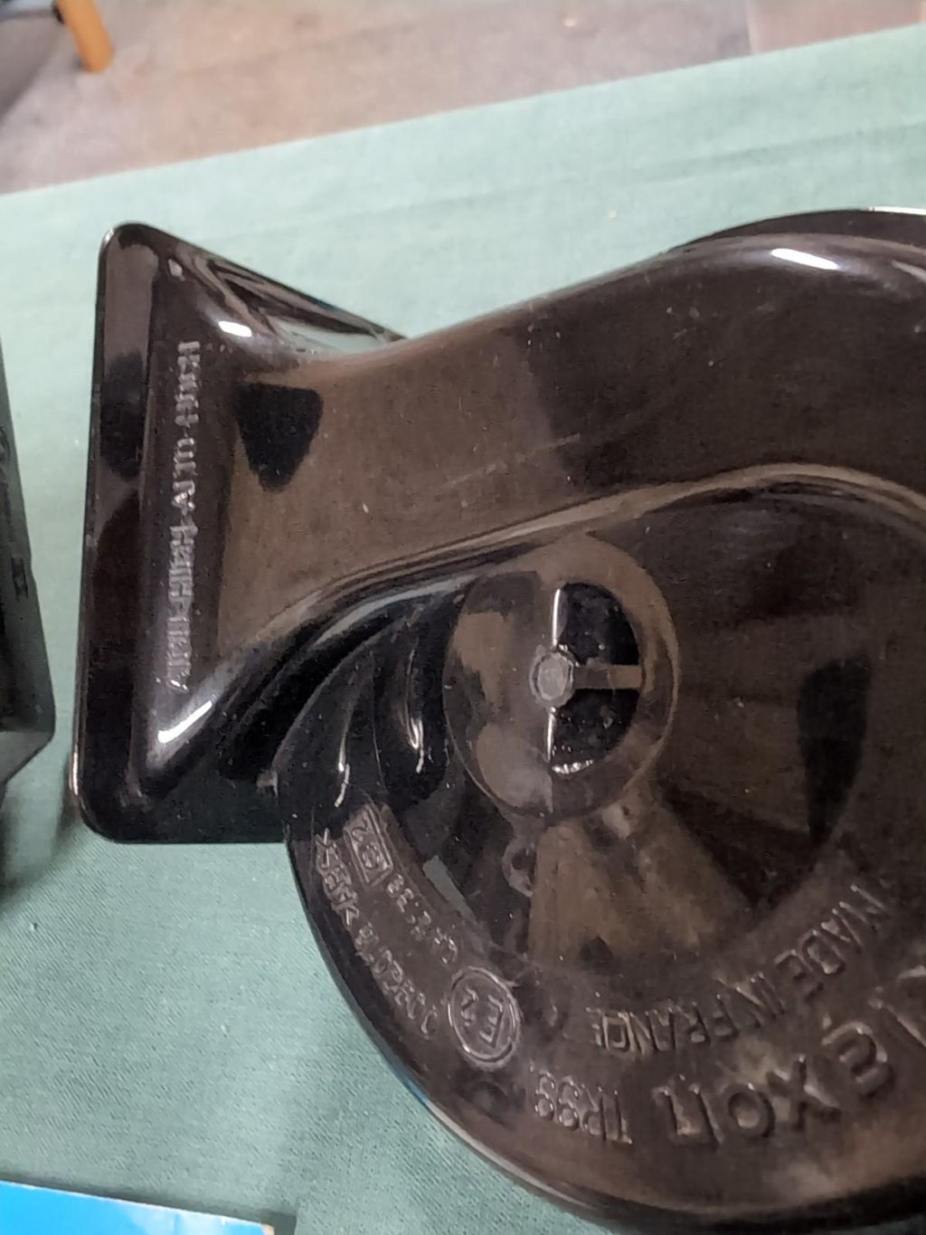 BMW E60/E61 5 Series Pair Of High & Low Tone Horns Klaxon #6935988/6935987