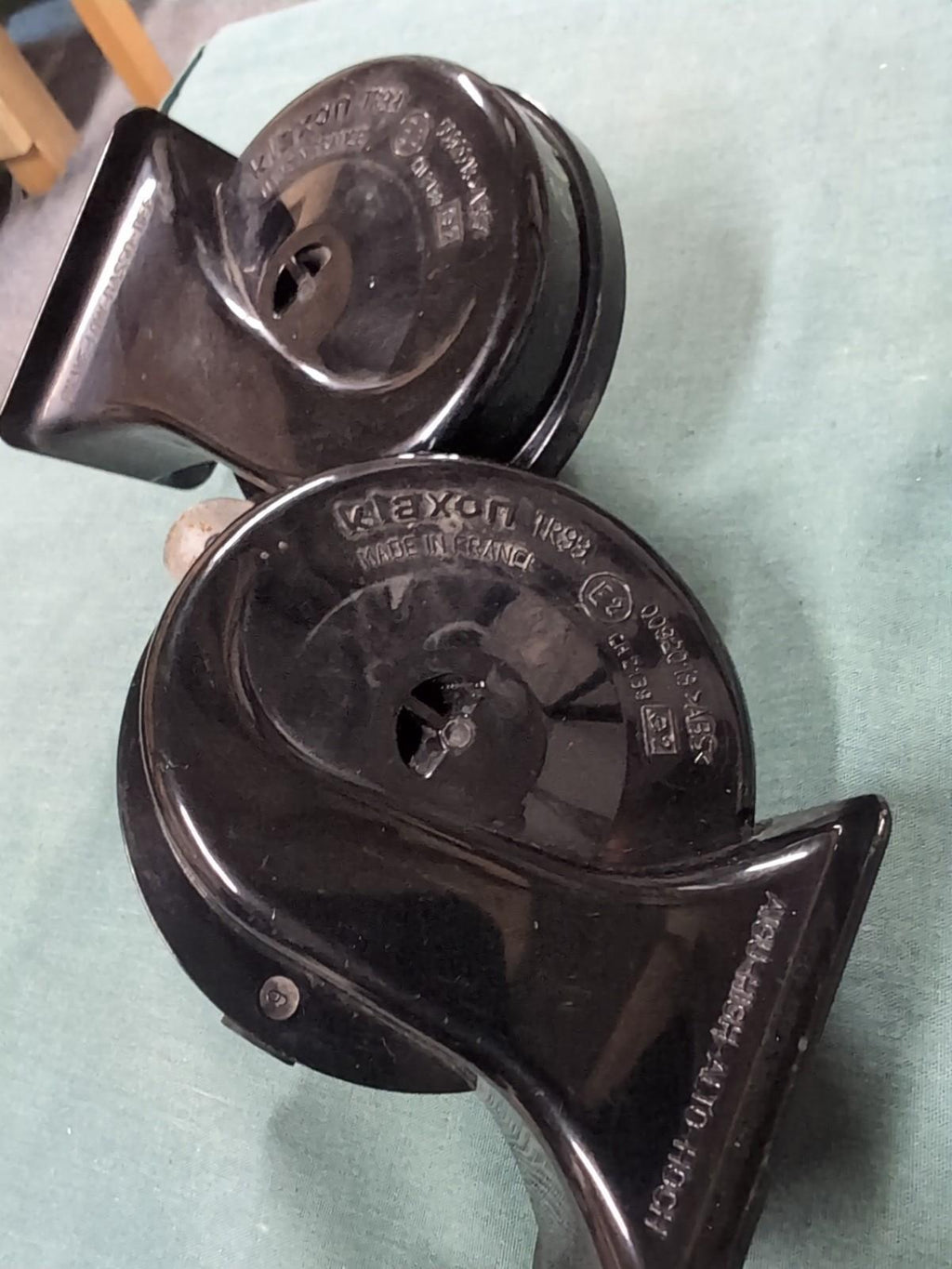 BMW E60/E61 5 Series Pair Of High & Low Tone Horns Klaxon #6935988/6935987