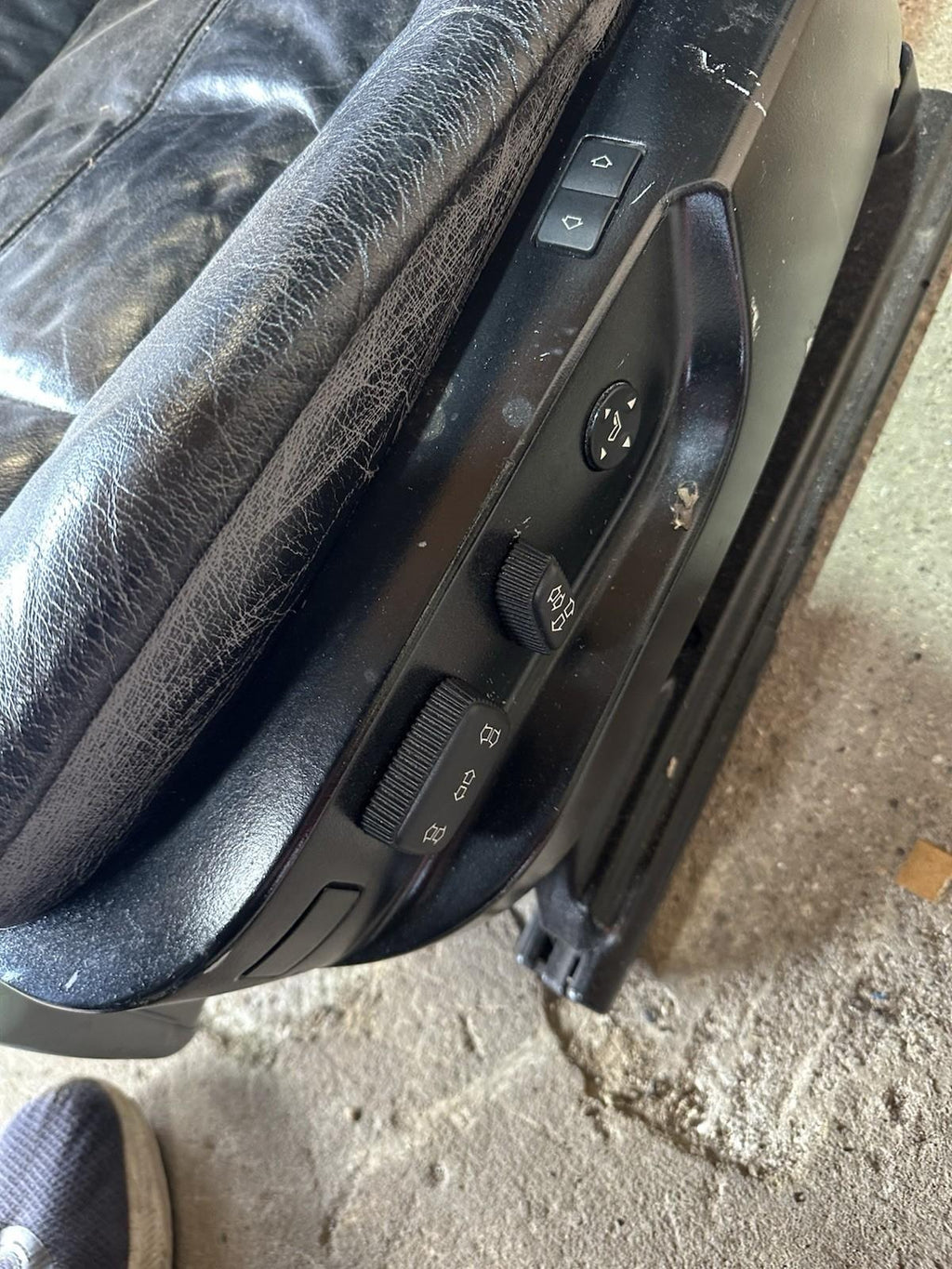 BMW E39 5 Series (Dyed) Black Comfort Seats (Pair) - Rd Desc