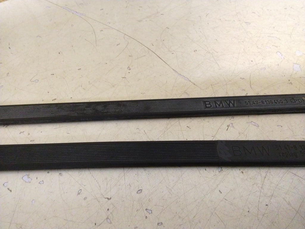 BMW E39 5 SERIES BOOT LUGGAGE TIE DOWN STRAPS (x2) 8136450