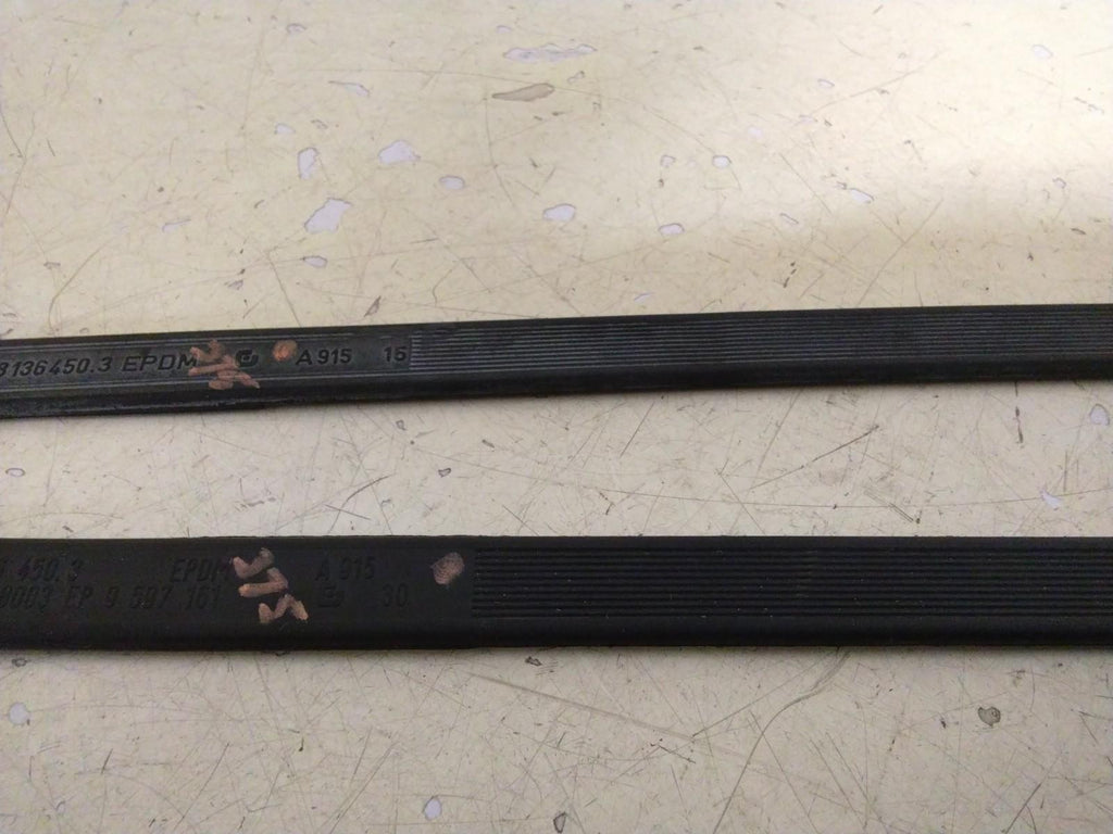 BMW E39 5 SERIES BOOT LUGGAGE TIE DOWN STRAPS (x2) 8136450