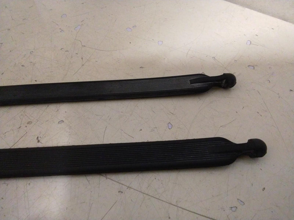 BMW E39 5 SERIES BOOT LUGGAGE TIE DOWN STRAPS (x2) 8136450