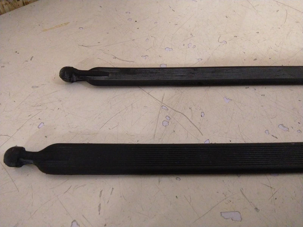 BMW E39 5 SERIES BOOT LUGGAGE TIE DOWN STRAPS (x2) 8136450