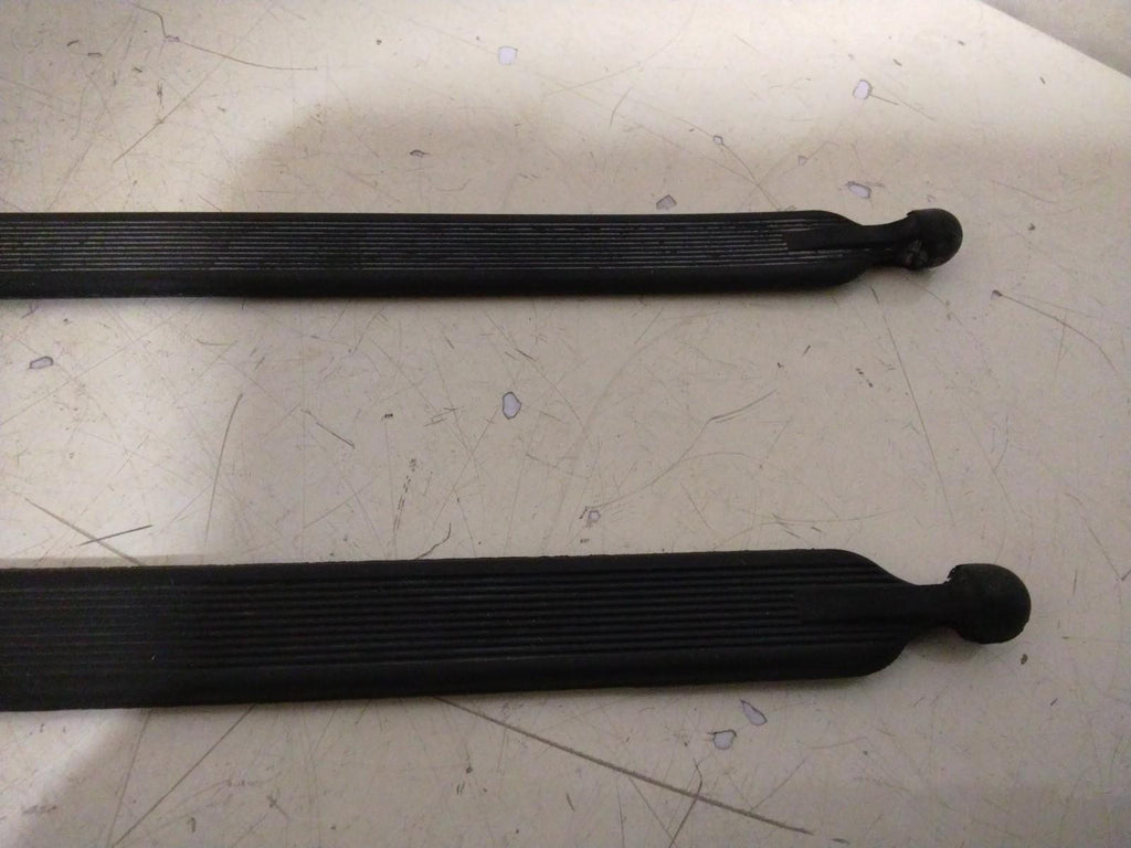 BMW E39 5 SERIES BOOT LUGGAGE TIE DOWN STRAPS (x2) 8136450