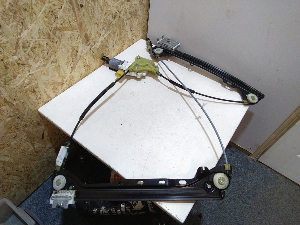 BMW E93 3 SERIES DRIVERS (O/S) FRONT WINDOW REGULATOR AND MOTOR #7193456