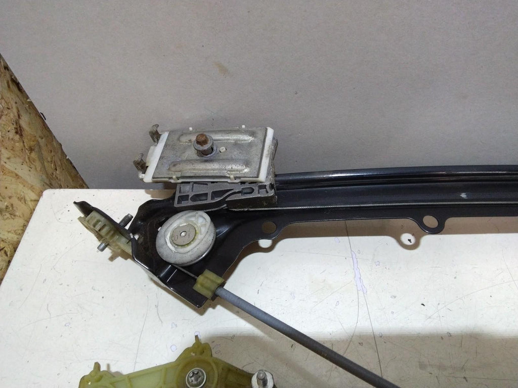 BMW E93 3 SERIES DRIVERS (O/S) FRONT WINDOW REGULATOR AND MOTOR #7193456