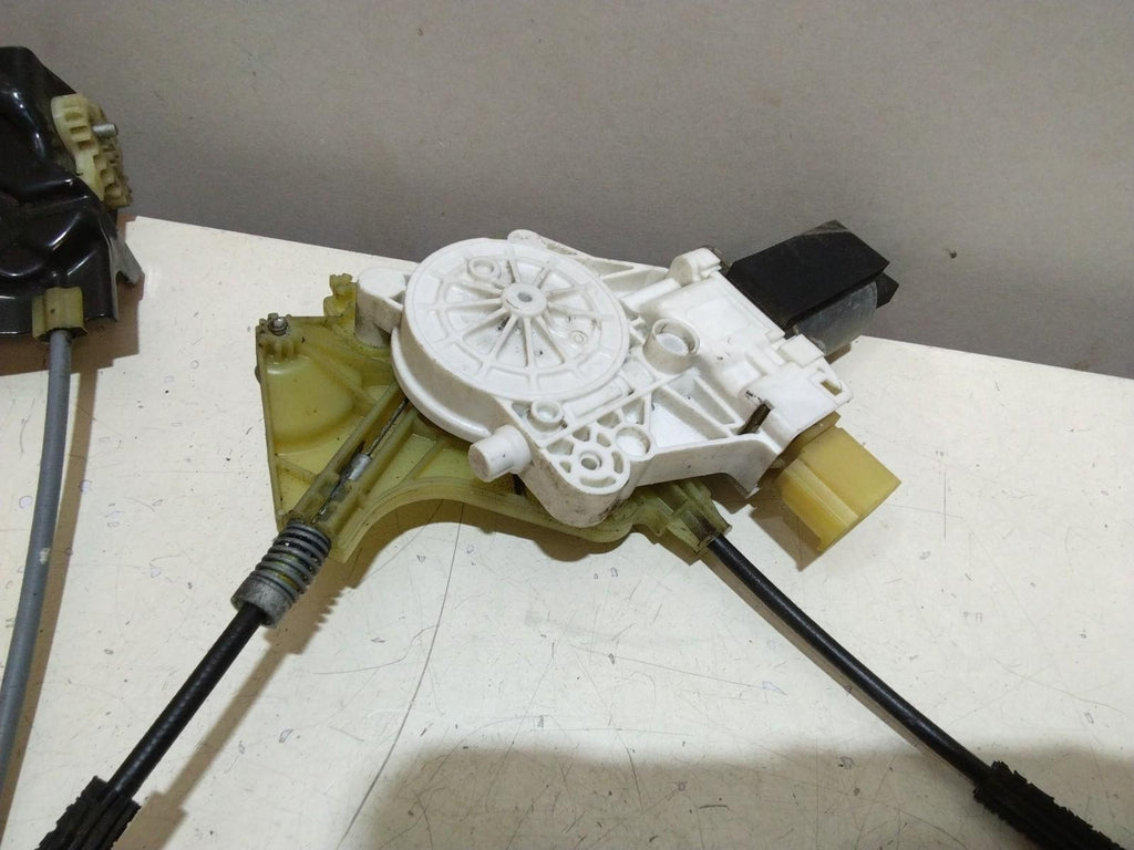 BMW E93 3 SERIES DRIVERS (O/S) FRONT WINDOW REGULATOR AND MOTOR #7193456