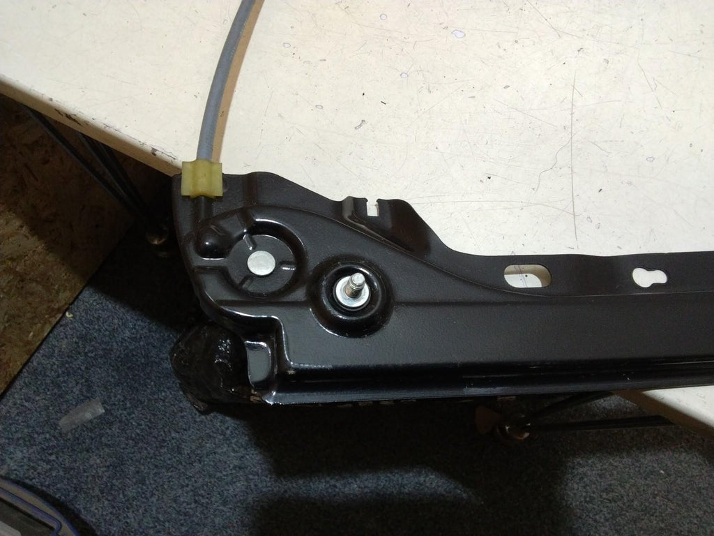 BMW E93 3 SERIES DRIVERS (O/S) FRONT WINDOW REGULATOR AND MOTOR #7193456