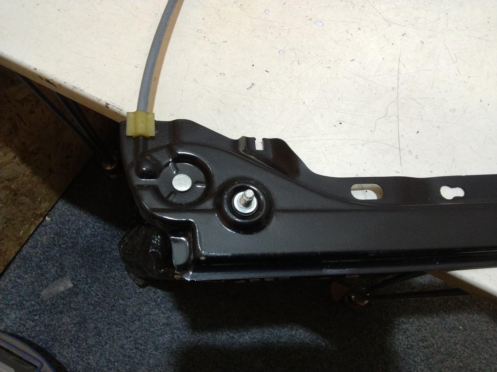 BMW E93 3 SERIES DRIVERS (O/S) FRONT WINDOW REGULATOR AND MOTOR #7193456