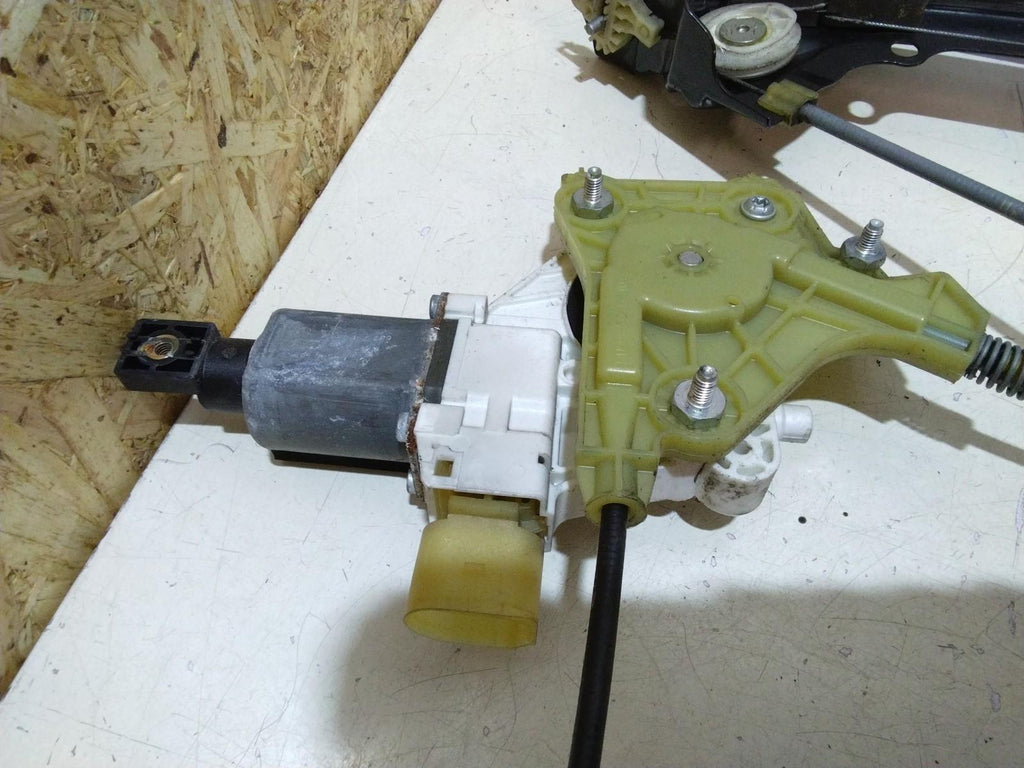 BMW E93 3 SERIES DRIVERS (O/S) FRONT WINDOW REGULATOR AND MOTOR #7193456