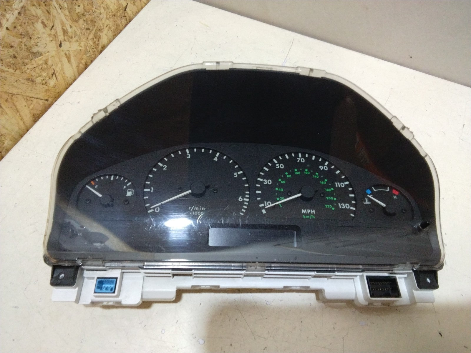 RANGE ROVER P38 INSTRUMENT CLUSTER WITH SPEEDOMETER AMR5988