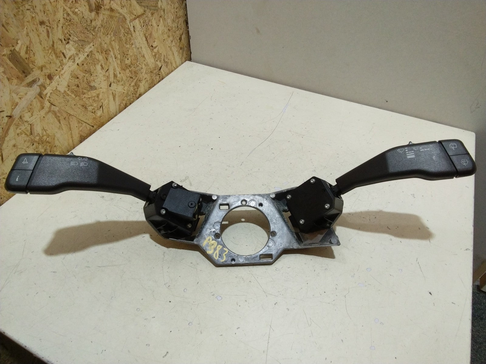 RANGE ROVER P38 STEERING COLUMN COLLAR WITH STALKS AMR4940