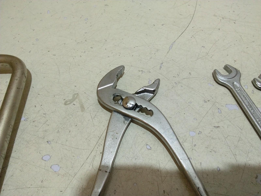 BMW E39 5 SERIES SET OF FIVE BMW/HEYCO TOOLS - RD DESC