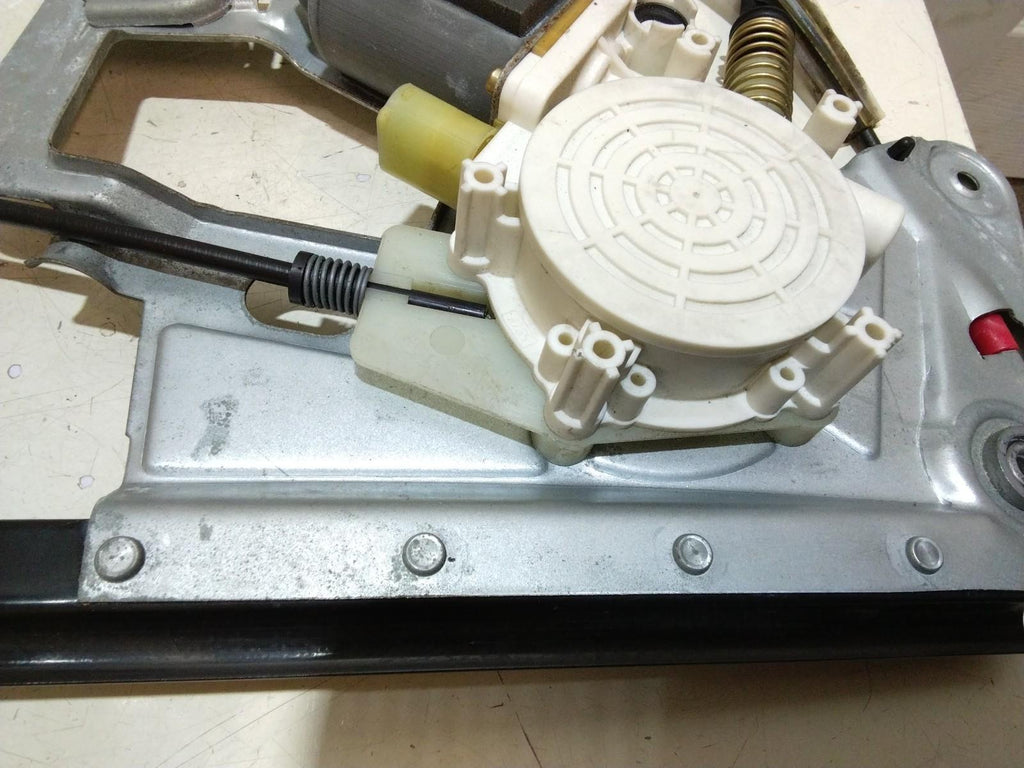 BMW E39 5 SERIES DRIVERS (O/S) FRONT WINDOW REGULATOR AND MOTOR 8252392.
