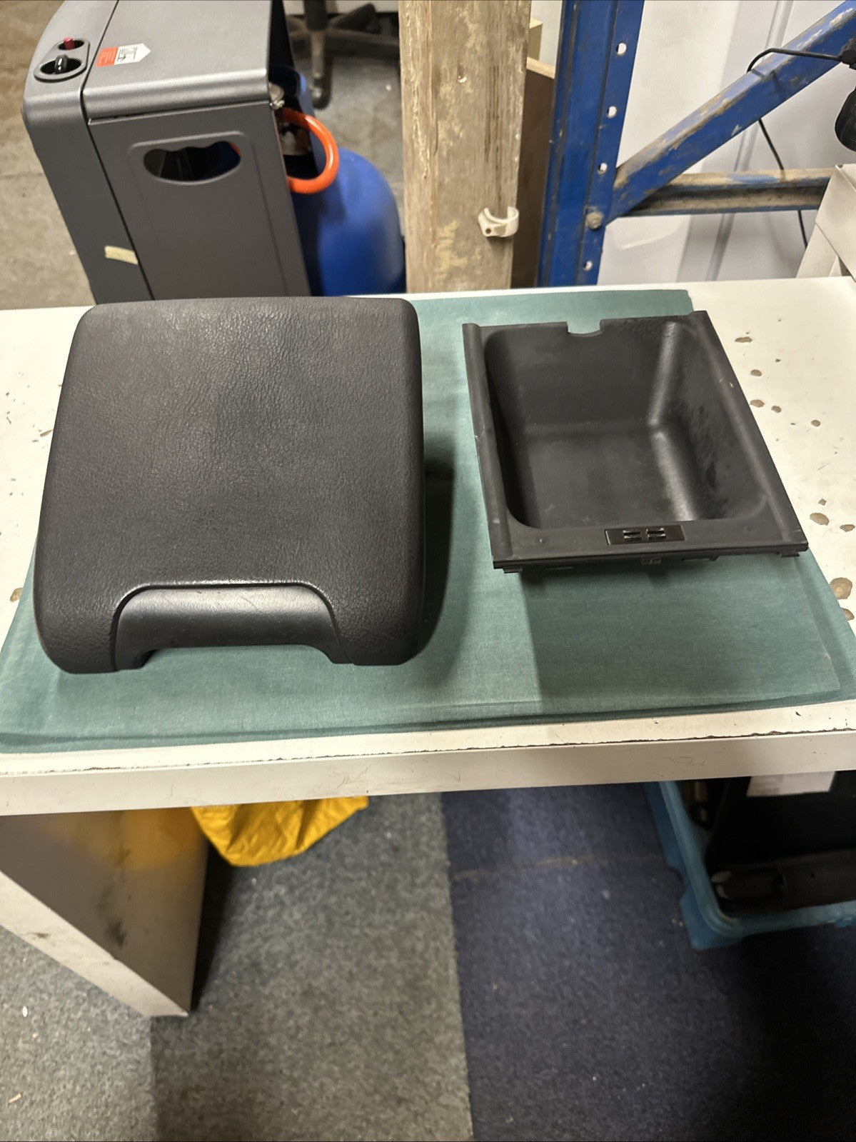 BMW E39 5 Series Black Sliding Arm-rest with Tray #7140677 #806219
