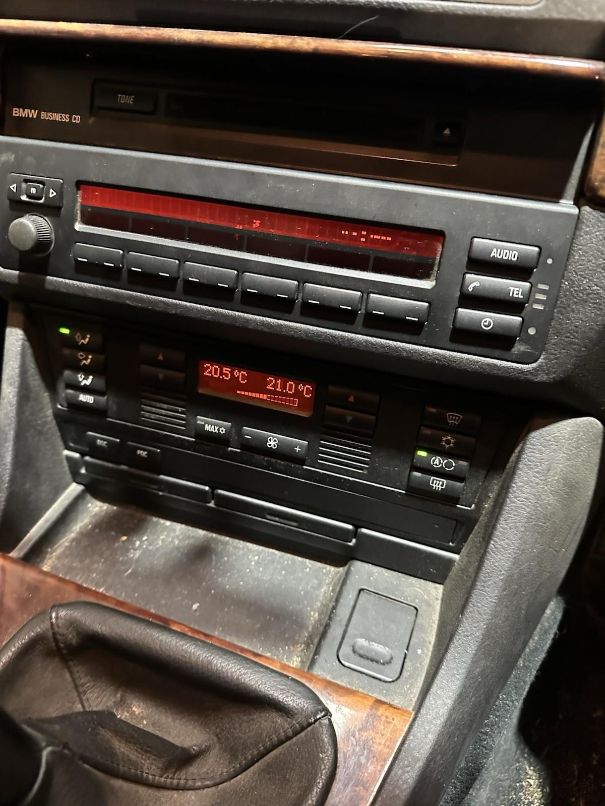 BMW E39 MID LED Display Screen - Bad Pixels #6914588